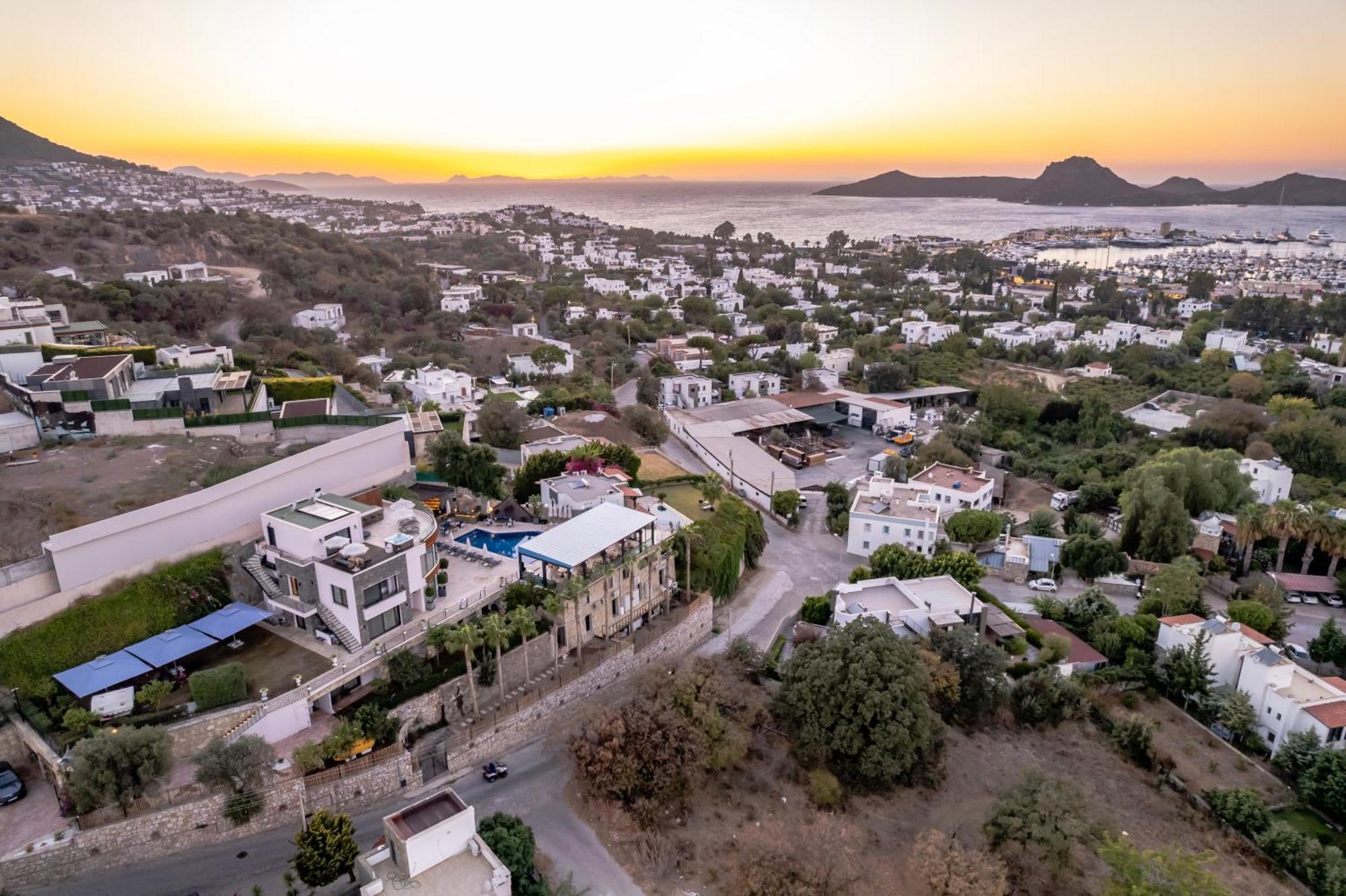 Bombien Luxury Hotel 4*